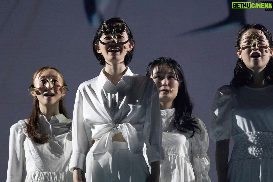 Björk Instagram - thank you tokyo for a great evening and thank you @kasimyn for joining us ! musicians @viibraflutes , @bergurth , @manudelagomusic , @katiebuckleyharpist , @kasimyn choir : @utabito_zanmai_samady photos @santiagraphy björk outfits @noirkeininomiya printed bodysuit @thorastefansdottir kas outfit @tomokoizumi all band outfits @balmain all headpieces @james.t.merry all hairpieces @tomikono_wig makeup @isshehungry styling @eddagud