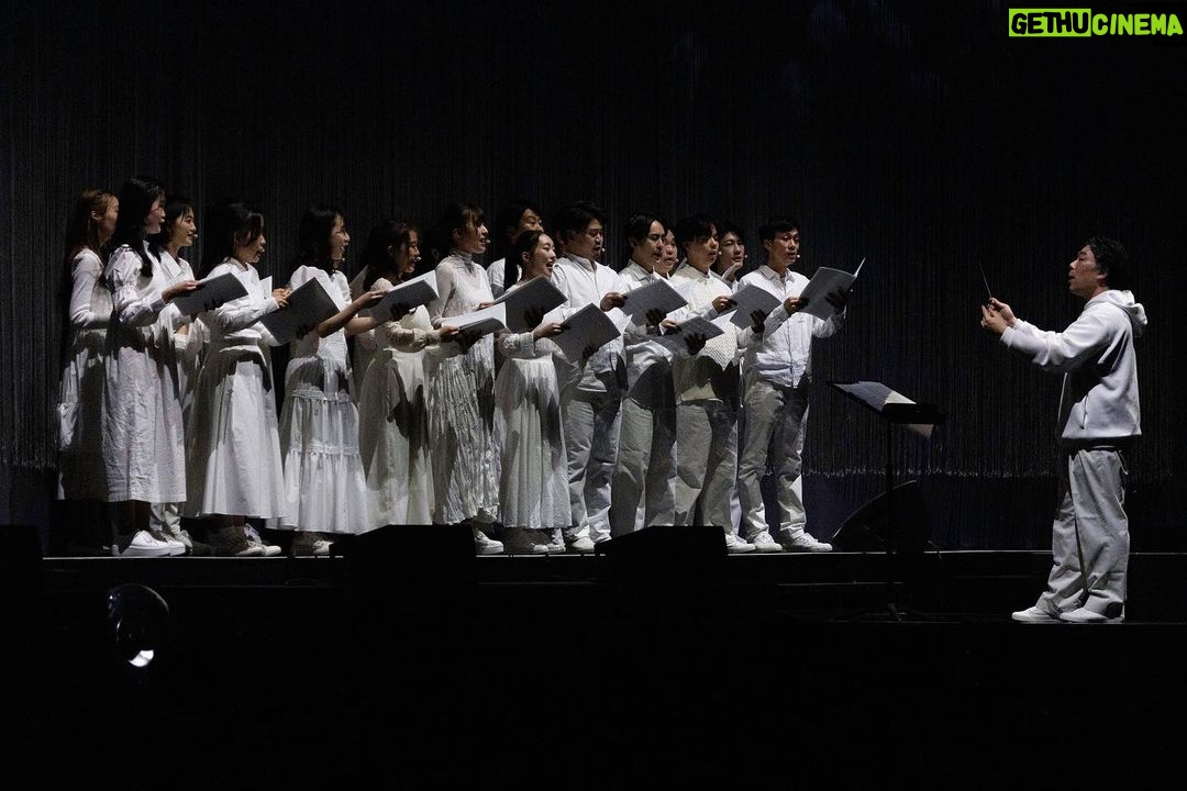 Björk Instagram - thanks for tonight tokyo and thank you @kasimyn for joining us ! musicians @viibraflutes , @bergurth , @manudelagomusic , @katiebuckleyharpist , @kasimyn choir : samady björk outfits @noirkeininomiya kas outfit @tomokoizumi all band outfits @balmain all headpieces @james.t.merry all hairpieces @tomikono_wig makeup @isshehungry styling @eddagud photos @santiagraphy