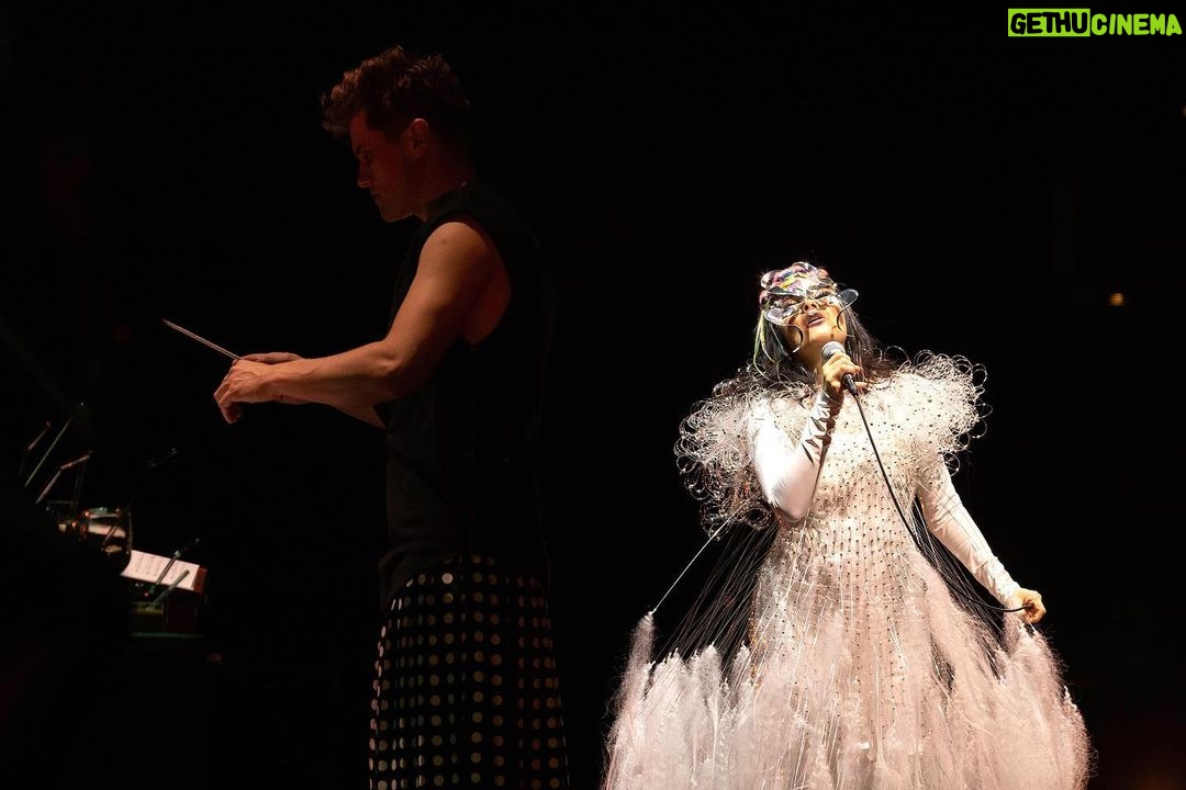 Björk Instagram - thanks for tonight kobe ! conductor @bjarnifrimann orchestra : muroya strings björk dress @noirkeininomiya headpiece @james.t.merry hair @tomikono_wig bjarni frímann top @_julius7officialstore.jp bjarni frímann skirt @black_commedesgarcons x @nike makeup @isshehungry styling @eddagud photos @santiagraphy Kobe, Japan