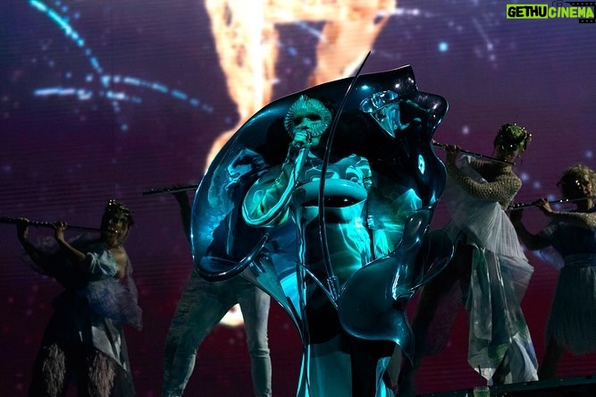 Björk Instagram - thanks for tonight bordeaux! musicians : @viibraflutes @bergurth @manudelagomusic @katiebuckleyharpist bjork outfit @kwkbykaykwok boots @driesvannoten headpieces @james.t.merry musicians outfits @balmain hair @johnvialhair musicians hair @tomikono_wig makeup @isshehungry styling @eddagud photos @santiagraphy Bordeaux, France