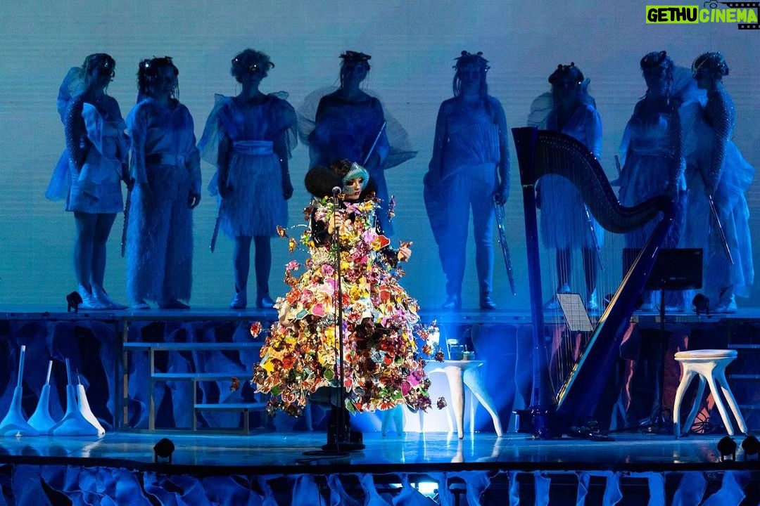 Björk Instagram - thanks for tonight nantes! musicians : @viibraflutes @bergurth @manudelagomusic @katiebuckleyharpist bjork dress @delcoreofficial @danieldelcore latex bodysuit @xvenusprototypex shoes @maisonmargiela floral dress @marni headpieces @james.t.merry musicians outfits @balmain hair @johnvialhair musicians hair @tomikono_wig makeup @isshehungry styling @eddagud photos @santiagraphy Nantes, France