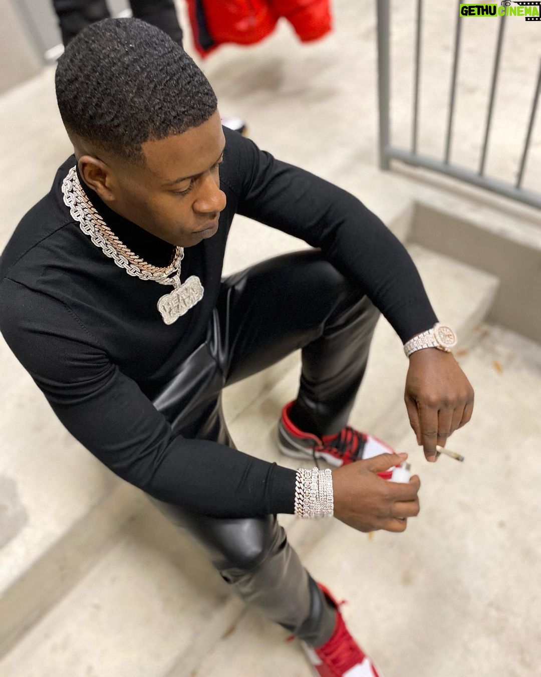 Blac Youngsta - 263.1K Likes - NIGGAS TALKIN BOSS TALK BUT AIN’T NEVA BEEN A SOLDIER - I JUST WANNA SLEEP ON GRANDMA FLOOR 1 MOE TIME TO GET SOME CLOSURE #HEAVYCAMP🏋🏾♂️