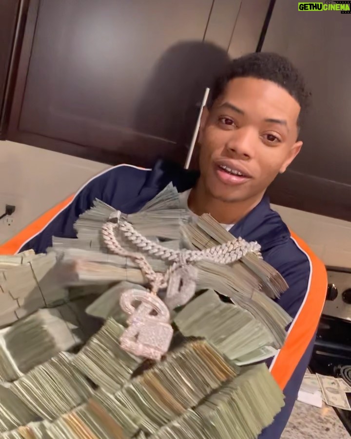 Blac Youngsta - 173.7K Likes - I NEVER MADE A DOLLAR OFF MY LIL BROTHER @1_lilmigo ON MY KIDS I’M PROUD OF YOU KID U ONE OF THE REALEST NIGGAS IN THIS SHIT KEEP GOING UP 🔝 #HEAVYCAMP🏋🏾♂️