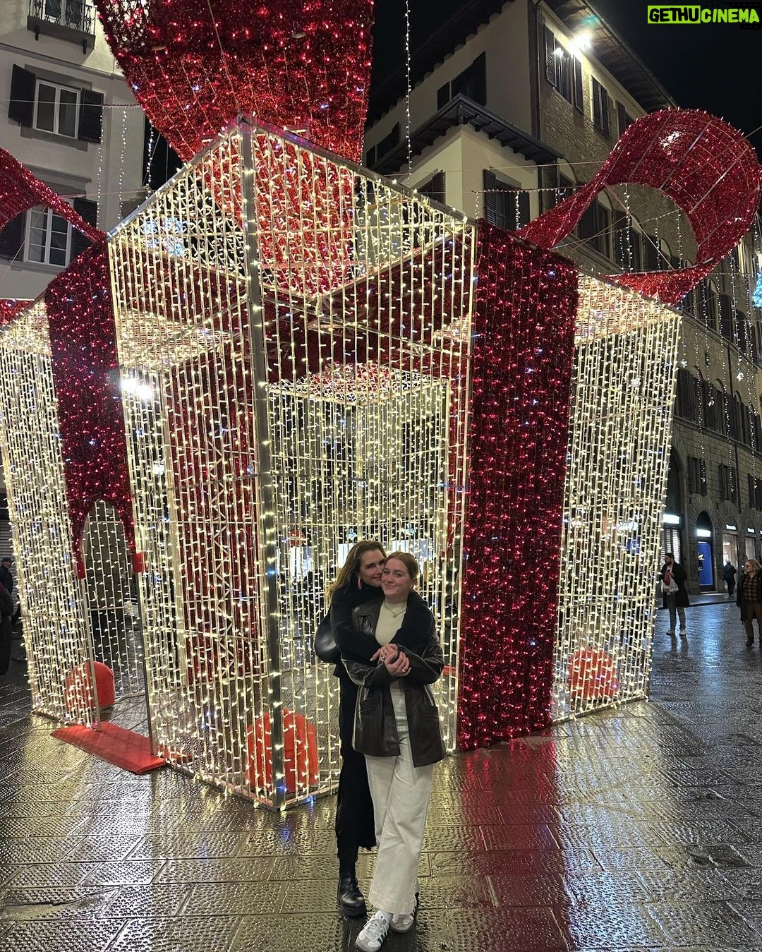 Brooke Shields Instagram - Reminiscing… the best thanksgiving trip to visit my girl ❤️🇮🇹 Italy
