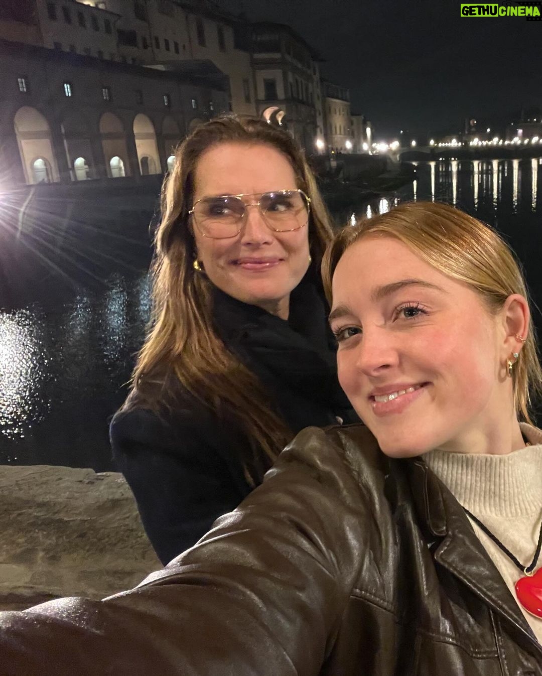 Brooke Shields Instagram - Reminiscing… the best thanksgiving trip to visit my girl ❤️🇮🇹 Italy