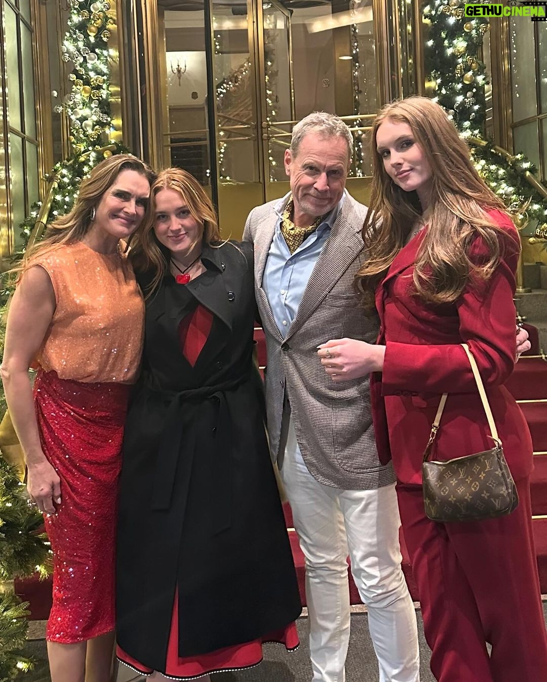 Brooke Shields Instagram - full heart ❤️ hope you all had a merry Christmas full of love!! 🎄 New York, New York