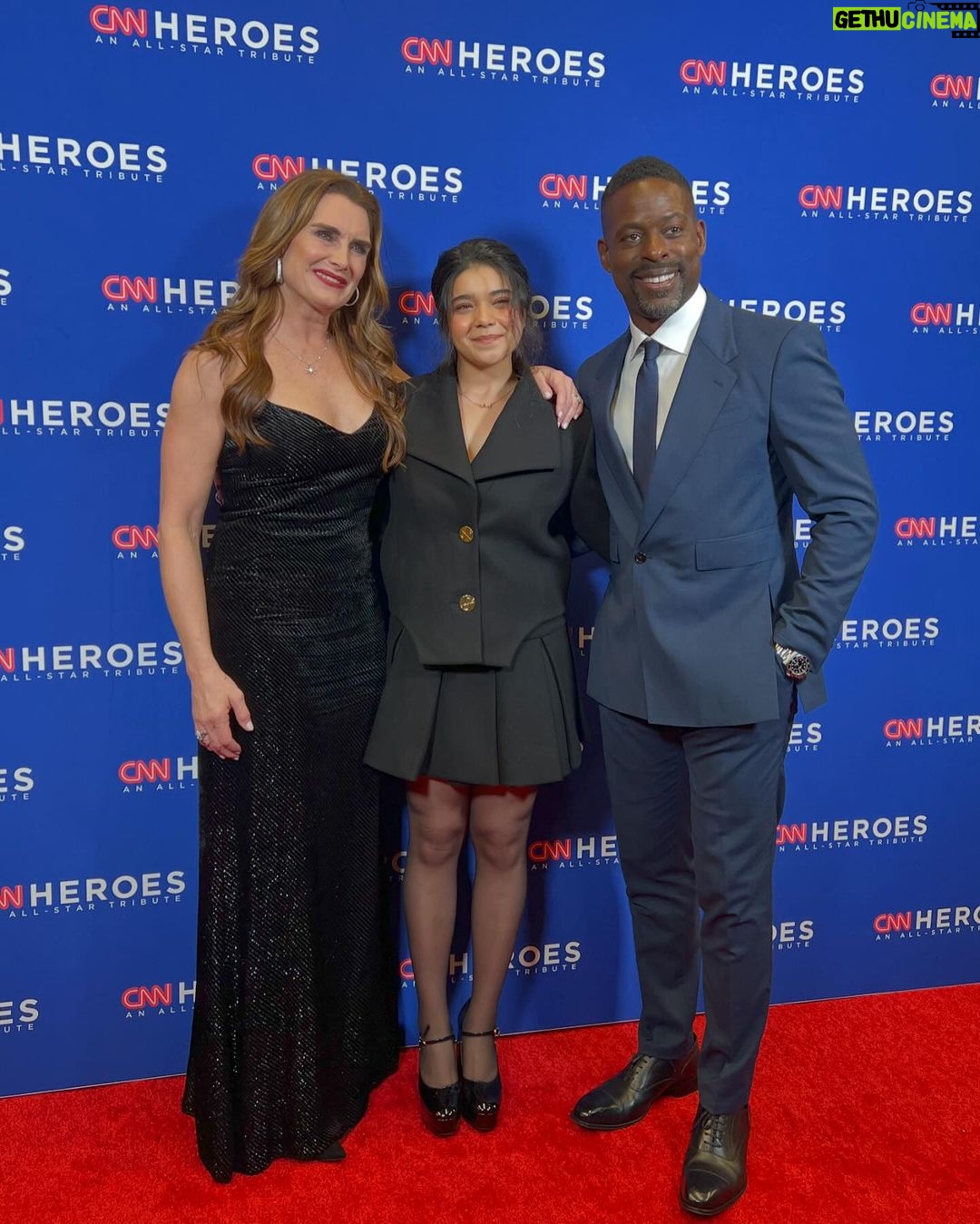 Brooke Shields Instagram - what an honor to be part of @cnnheroes last night to celebrate some of humanity’s best… so inspiring 🖤 #cnnheroes @cnn American Museum of Natural History