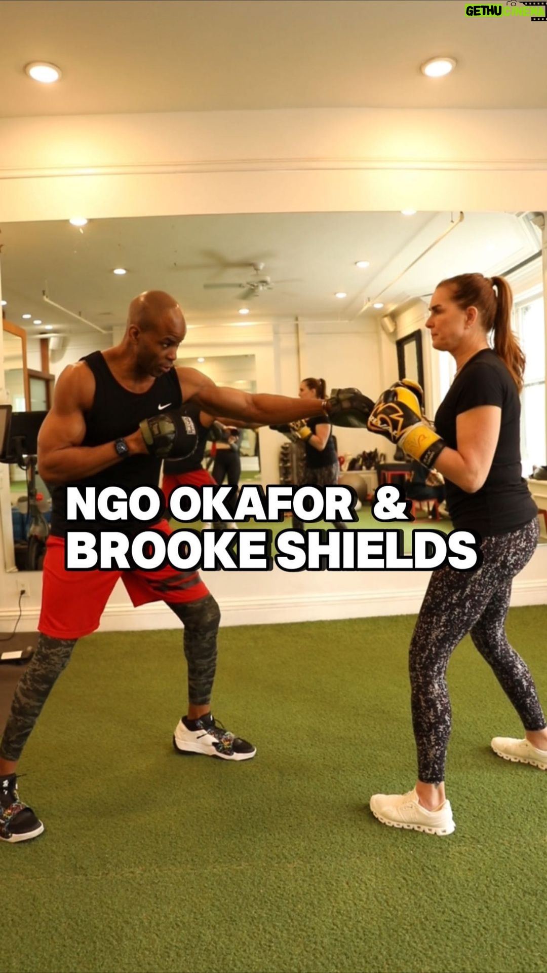 Brooke Shields Instagram - Brooke is an incredible woman, she’s never afraid of trying new things. Today, she took on a new challenge and tried boxing for the first time! 👊🏿💥 Boxing isn’t just about throwing punches - it’s a powerful tool that offers incredible benefits for women’s physical health and mental well-being. Here’s how: 1️⃣Physical Health: Boxing is a full-body workout that engages muscles you never knew you had. It improves cardiovascular health, strength, agility, and coordination. Plus, it’s a fantastic way to boost your metabolism and burn calories effectively. 2️⃣Mental Strength: Boxing is not just about physical prowess; it also builds mental resilience. The focus, determination, and discipline required in boxing can help women develop confidence, reduce stress, and enhance their overall mental well-being. 🥊Step into new workout activity , unleash your inner strength, and discover a new level of fitness and confidence . . . . . . #womenhealth #brookeshields #womeninboxing #boxingforwomen #nycfitnesstrainer #nycfitnesscoach #nycgym #nycworkout #nycpersonaltraining #catdioworkout #fitnesscoach #boxingcoach #goldengloves Manhattan, New York