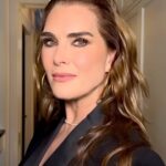 Brooke Shields Instagram - 🖤🖤🖤🖤🖤 Hair: @sky.kxm Makeup: @kaleteter @lagencefashion