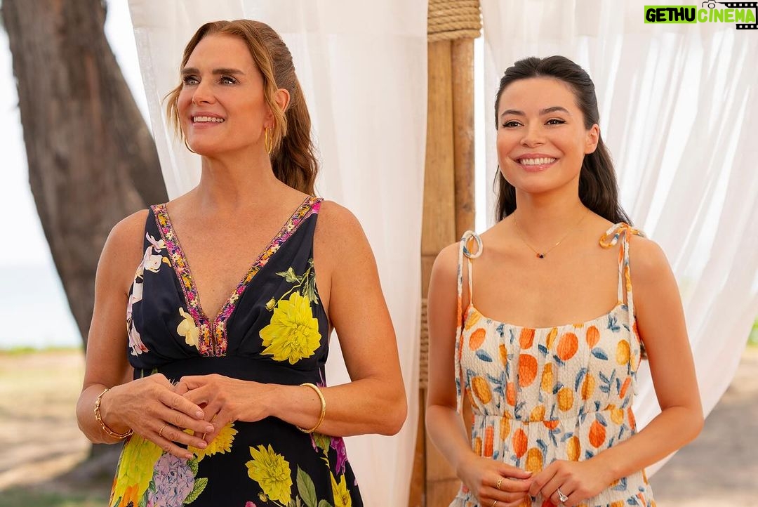 Brooke Shields Instagram - More photos from MOTHER OF THE BRIDE! 🩷💍🏝️ I am so excited for you all to see this movie - coming to @netflix globally on May 9th!! 45 day countdown ⏰ Thailand