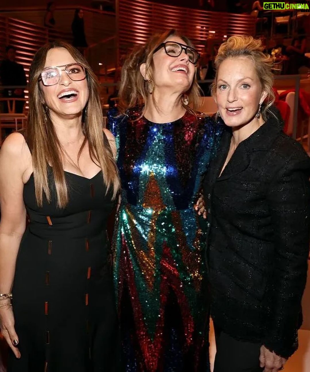 Brooke Shields Instagram - Happy birthday @therealmariskahargitay… through the laughs & the tears, so much love and of course fun! 🎈❤️