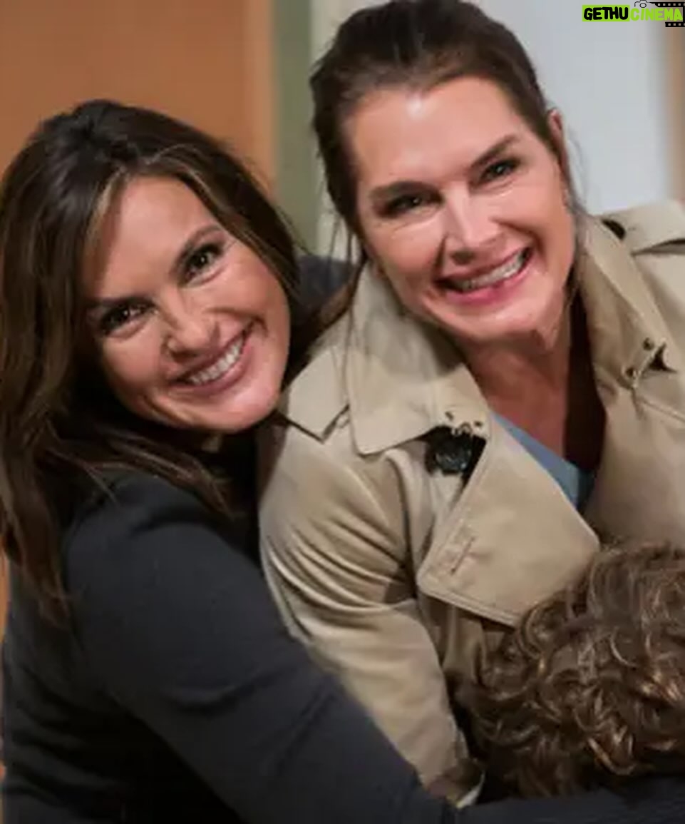 Brooke Shields Instagram - Happy birthday @therealmariskahargitay… through the laughs & the tears, so much love and of course fun! 🎈❤️