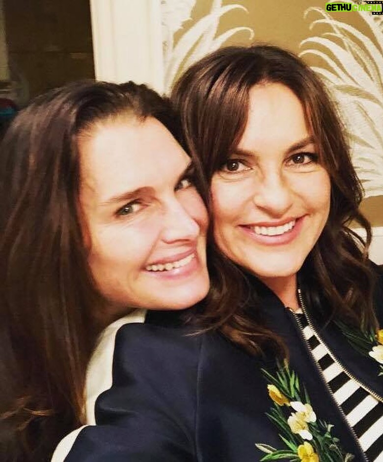 Brooke Shields Instagram - Happy birthday @therealmariskahargitay… through the laughs & the tears, so much love and of course fun! 🎈❤️