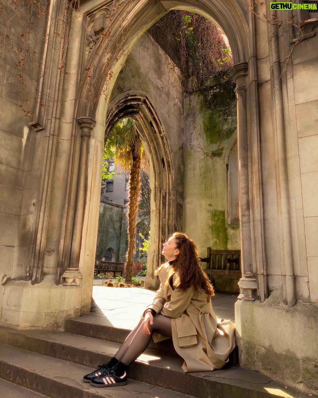 Burcu Özberk Instagram - Sunday🌞 St Dunstan-in-the-East