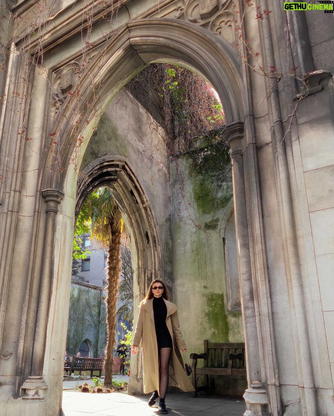Burcu Özberk Instagram - Sunday🌞 St Dunstan-in-the-East