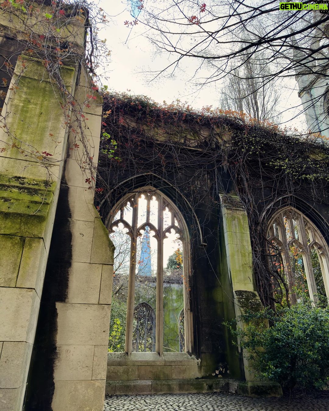 Burcu Özberk Instagram - Sunday🌞 St Dunstan-in-the-East