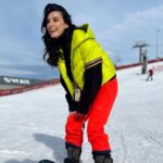 Burcu Kiratli Instagram - Evet. Sezonu biz kapatıyoruuuzz 🎿🏂🤟🏻😜❤️‍🔥