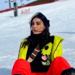 Burcu Kiratli Instagram - Evet. Sezonu biz kapatıyoruuuzz 🎿🏂🤟🏻😜❤️‍🔥