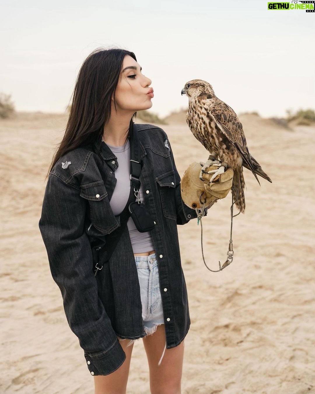 Burcu Kiratli Instagram - Ne harikaydı herşeyyy 🖤 🫠 ✨ @gqturkiye 🖤 #motogp 🏍️ Qatar - Doha