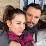 Buse Varol Instagram - 6. Yılımız kutlu olsun kocacım🫶🏼 Kötü enerjilerden uzak, çekirdek ailemizle birlikte nice yıllarımız olsun🙌🏻 Sen, Ben ve çocuklarımız🧿 iyi ki..... @alisanofficial