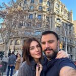 Buse Varol Instagram - ❤️ 2 günlüğüne de olsa başbaşa olmak bize iyi geldi🙏🏼 @alisanofficial Barcelona, Spain