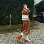 Buse Varol Instagram - 🤎🍂☁️ Kafamda kentsel dönüşümler ( zihnimde çalan )😘