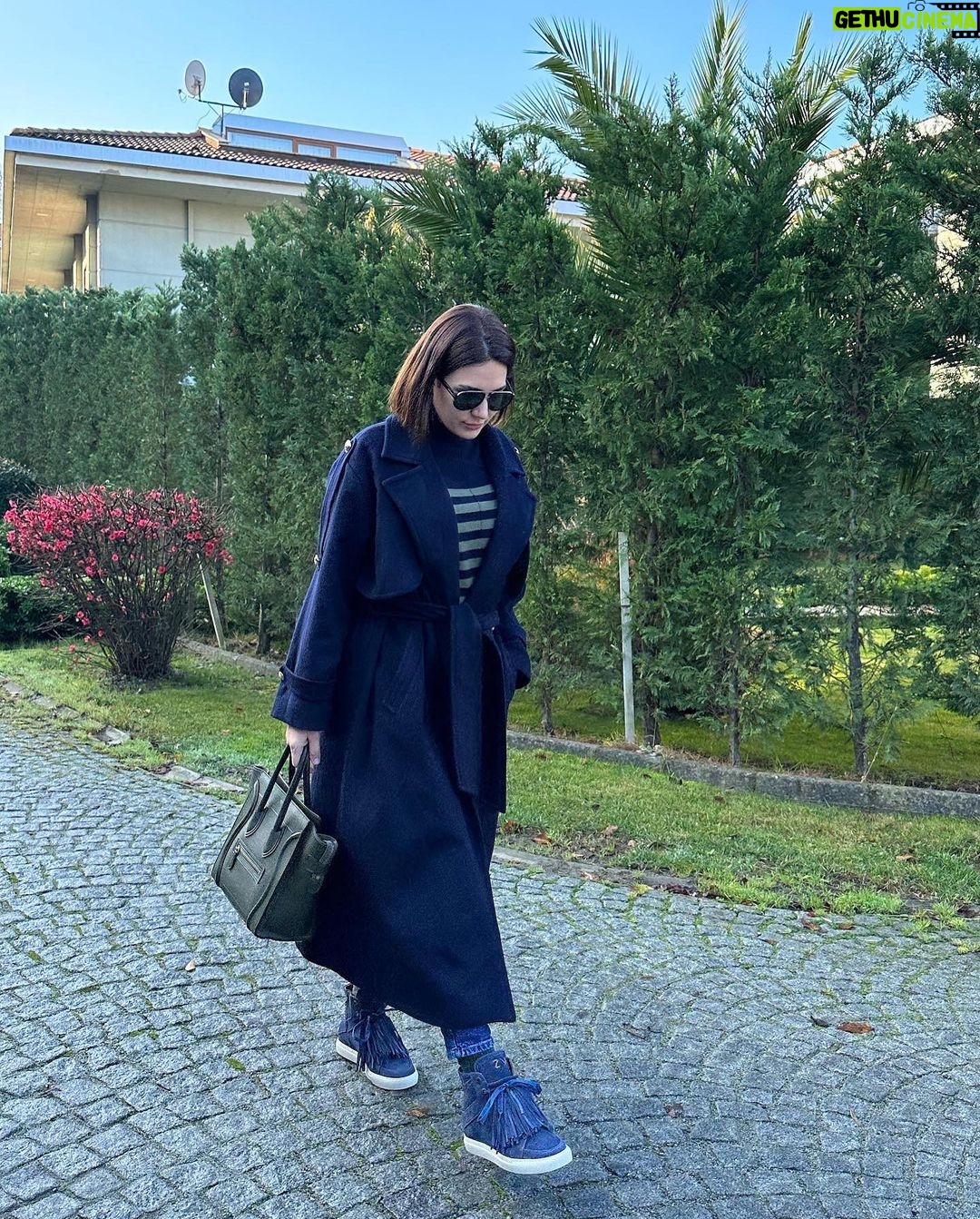 Buse Varol Instagram - Güzel bir çekime giderken🫶🏼