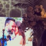 Buse Varol Instagram - Kasım 2017.. 5 seneye neler sığdırdık.. Düşe kalka, acısıyla tatlısıyla.. Ama en güzeli de iki tane pırlanta evladımızla❤️🧿 Beraber yürüyeceğimiz daha çok yolumuz olsun inşallah. Beni her zaman koşulsuz sevdiğin için, çocuklarimiza mükemmel bir baba olduğun için teşekkür ederim🙌🏻🙌🏻 Seni seviyorum kocacım, iyiki sensin.. 🧿 @alisanofficial ❤️❤️