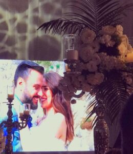 Buse Varol Instagram - Kasım 2017.. 5 seneye neler sığdırdık.. Düşe kalka, acısıyla tatlısıyla.. Ama en güzeli de iki tane pırlanta evladımızla❤️🧿 Beraber yürüyeceğimiz daha çok yolumuz olsun inşallah. Beni her zaman koşulsuz sevdiğin için, çocuklarimiza mükemmel bir baba olduğun için teşekkür ederim🙌🏻🙌🏻 Seni seviyorum kocacım, iyiki sensin.. 🧿 @alisanofficial ❤️❤️