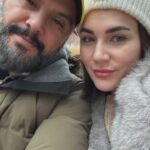 Buse Varol Instagram - 2023 acısıyla , tatlısıyla geride kaldı🙏🏼 olana da olmayana da şükürler olsun🥰 Dilerim ki 2024 tüm dünyaya huzur ve barış getirsin🙏🏼 Sağlıkla göreceğimiz günler olsun🥰 Hepinize kucak dolusu sevgiler ❤️❤️❤️ #2024 #güzelliklegel #barışlagel ✨ Batumi