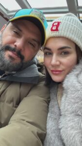Buse Varol Instagram - 2023 acısıyla , tatlısıyla geride kaldı🙏🏼 olana da olmayana da şükürler olsun🥰 Dilerim ki 2024 tüm dünyaya huzur ve barış getirsin🙏🏼 Sağlıkla göreceğimiz günler olsun🥰 Hepinize kucak dolusu sevgiler ❤️❤️❤️ #2024 #güzelliklegel #barışlagel ✨ Batumi
