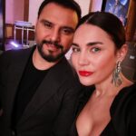 Buse Varol Instagram - Bugün ikimiz için de çok anlamlı bir gün.. ilk buluşmamız🥰 Üzerinden koskoca 6 sene geçti.. Çok kez mutlu da olduk, çok zor zamanlar da geçirdik. Evlatlarımızla nice yıllar el ele olalim🙏🏼 iyi ki sen kocacim❤️ Seni seviyorum✨ #14kasım @alisanofficial
