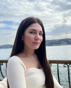 Buse Varol Instagram - 💨💨💨AN..✨