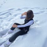 Buse Varol Instagram – Vallahi ne yalan söyleyeyim fotoğraf çekilicem diye dondddddummmm❄️🥶🥶🤍