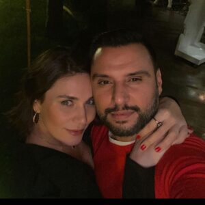 Buse Varol Instagram - Hayatımın en güzel iyikisi sensin.. iyi ki doğmuşsun, iyi ki çocuklarımın babası sensin🙏🏼 Daha nice yaşlarını beraber kutlayalım sevgilim✨ Seni çok seviyorum💘 Bu hayata tekrar gelme şansım olsa, yine seni seçerdim, yine sana aşık olurdum pamuk kalplim✨🙏🏼
