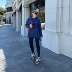 Buse Varol Instagram – Bugün benim için güzel ve heyecanlı bir gün💙 ✨🙌🏻
