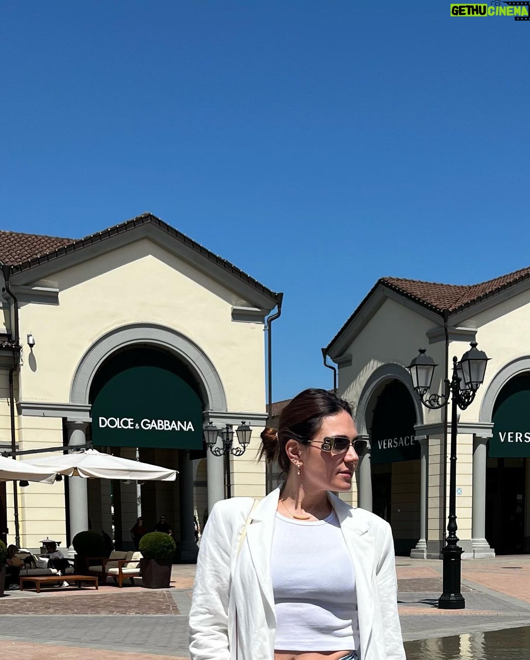 Buse Varol Instagram - 🤍🍀 Serravalle Designer Outlet