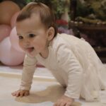 Buse Varol Instagram – Güzell kızım Eliz’im 1 yaşinda💓 asıl doğduğu gün yarın ama🙃🎈