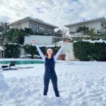 Buse Varol Instagram – Vallahi ne yalan söyleyeyim fotoğraf çekilicem diye dondddddummmm❄️🥶🥶🤍