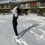 Buse Varol Instagram – Vallahi ne yalan söyleyeyim fotoğraf çekilicem diye dondddddummmm❄️🥶🥶🤍