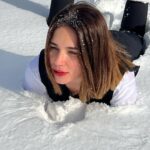 Buse Varol Instagram – Vallahi ne yalan söyleyeyim fotoğraf çekilicem diye dondddddummmm❄️🥶🥶🤍