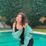 Buse Varol Instagram – 🦋 Yaşamak dediğin üç beş kısa mutlu an’dan ibaret ✨