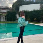 Buse Varol Instagram – 🦋 Yaşamak dediğin üç beş kısa mutlu an’dan ibaret ✨