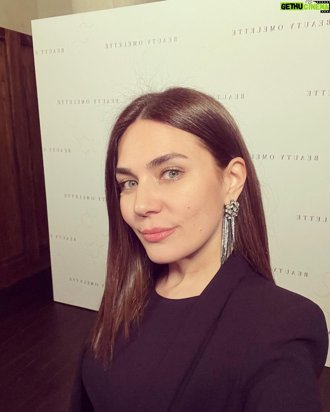 Buse Varol Instagram - Tonight ✨🖤 Soho House Istanbul