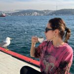Buse Varol Instagram - Fotoğrafları seçemediğim gibi, yazacak birşey de bulamadim🙈 siz olsanız bu fotoğrafın altına ne yazardınız🙃❣️