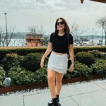 Buse Varol Instagram – 1 mi, 2 mi , 3 mü ? 🫶🏼