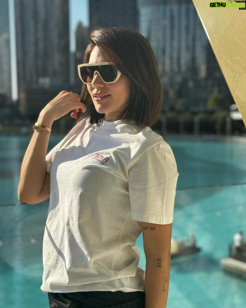 Buse Varol Instagram - Dubai❤️ First day☀️ Dubai Mall-Burj Khalifa