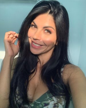 África Zavala Instagram - 👋💋 #lindodomingo #Mecha #esdlc9