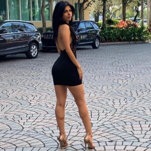 África Zavala Instagram - Vive carajo , Vive! Y si algo no te gusta Cámbialo , Y si algo te da miedo Supéralo , Y si algo te enamora Amalo. 🦋