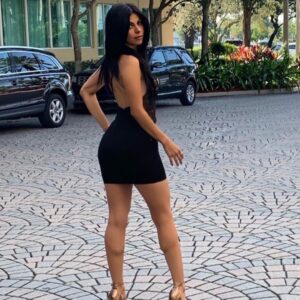 África Zavala Instagram - Vive carajo , Vive! Y si algo no te gusta Cámbialo , Y si algo te da miedo Supéralo , Y si algo te enamora Amalo. 🦋